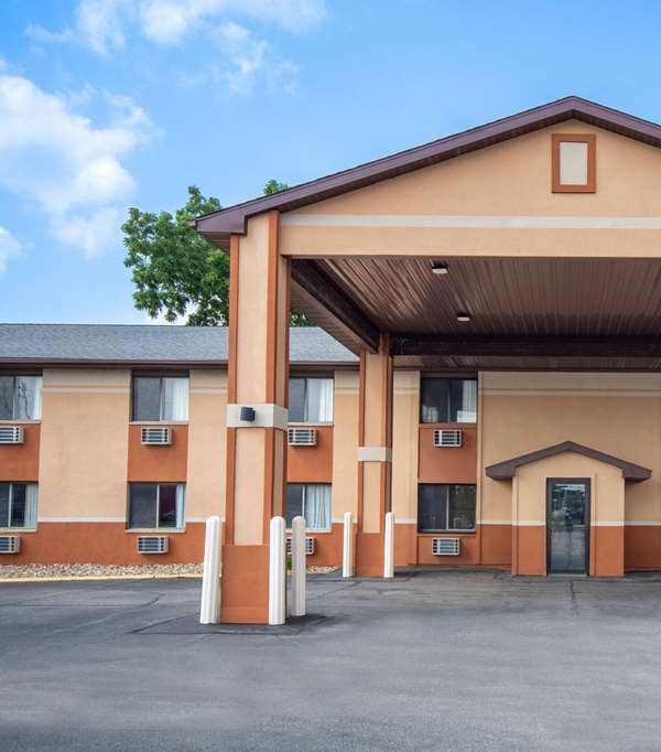 Days Inn & Suites By Wyndham Waterloo - Waterloo, IA