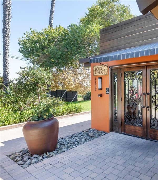 Carlton Oaks Lodge An Ascend Collection Hotel - La Mesa, CA
