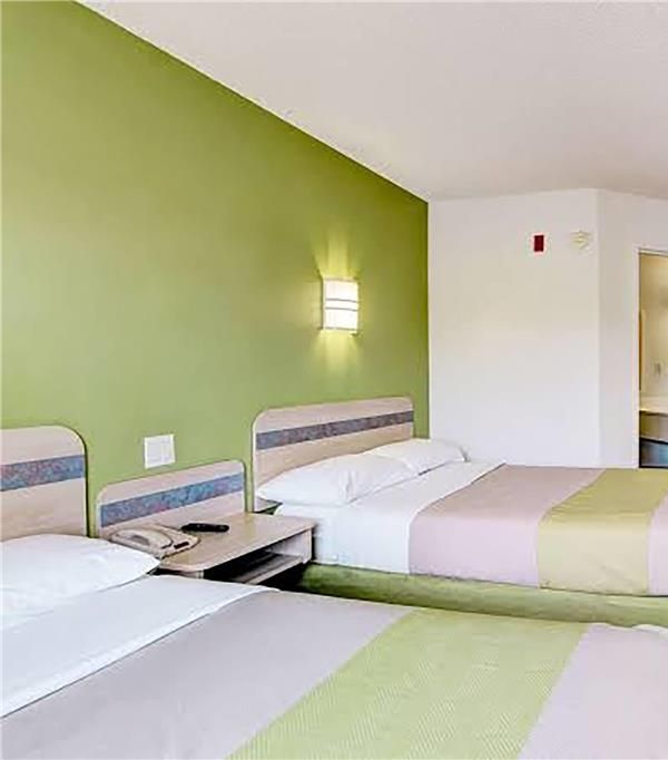 Super 8 By Wyndham Aurora East - Denver