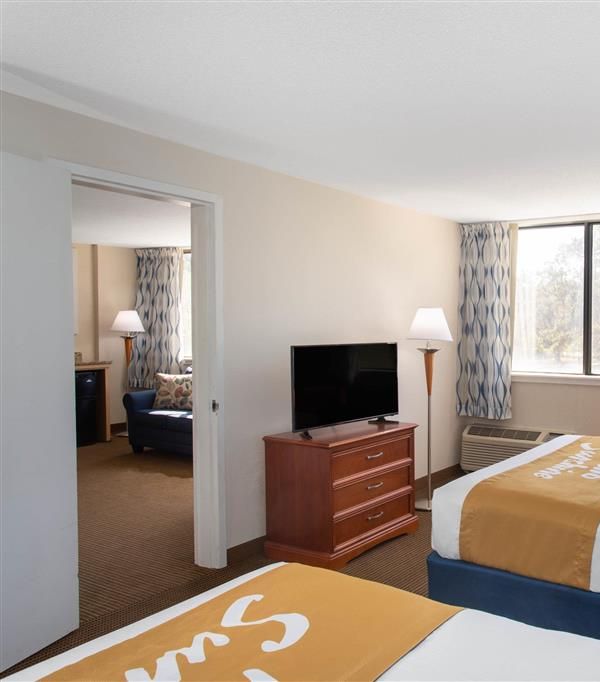 Days Inn & Suites By Wyndham Tallahassee Conf Center I-10 - Tallahassee, FL