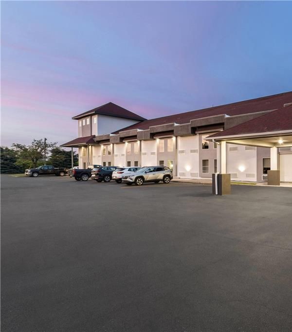 Baymont By Wyndham Batavia - Darien Lake - Corfu, NY