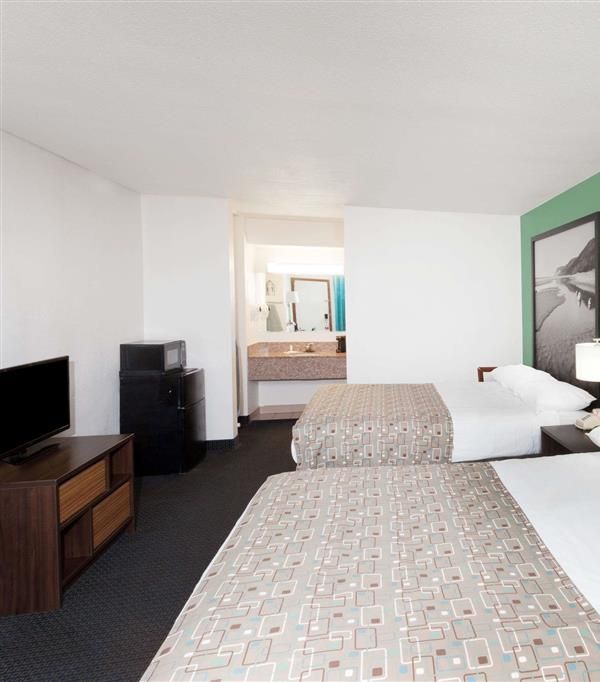 Super 8 By Wyndham Stevensville/st. Joseph - Stevensville, MI