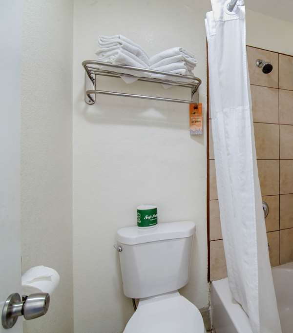 Howard Johnson Suites By Wyndham San Diego Chula Vista/bayft - Chula Vista, CA