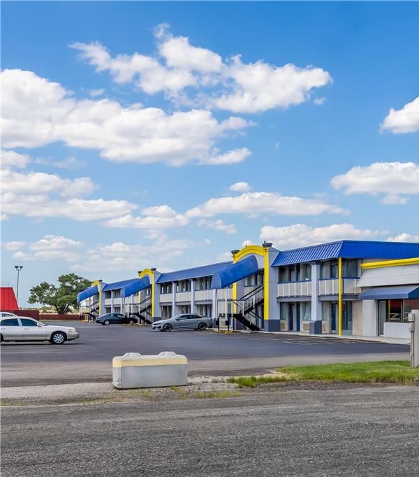 Days Inn By Wyndham Salina South - Salina, KS