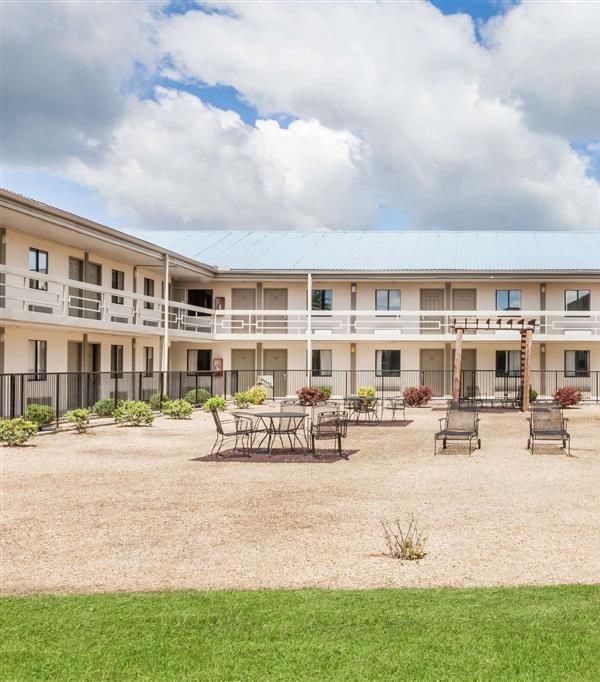 Super 8 By Wyndham Monteagle Tn - Monteagle, TN
