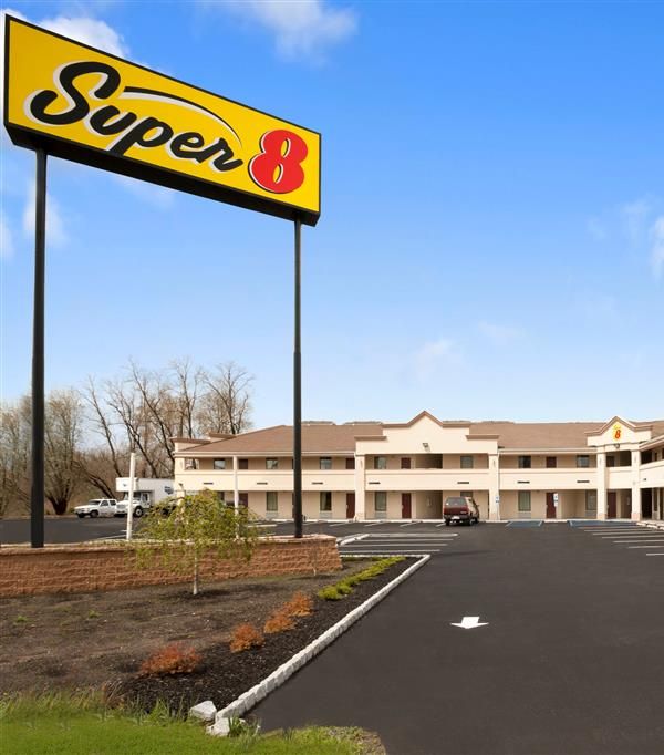 Super 8 By Wyndham Rahway/newark - Staten Island