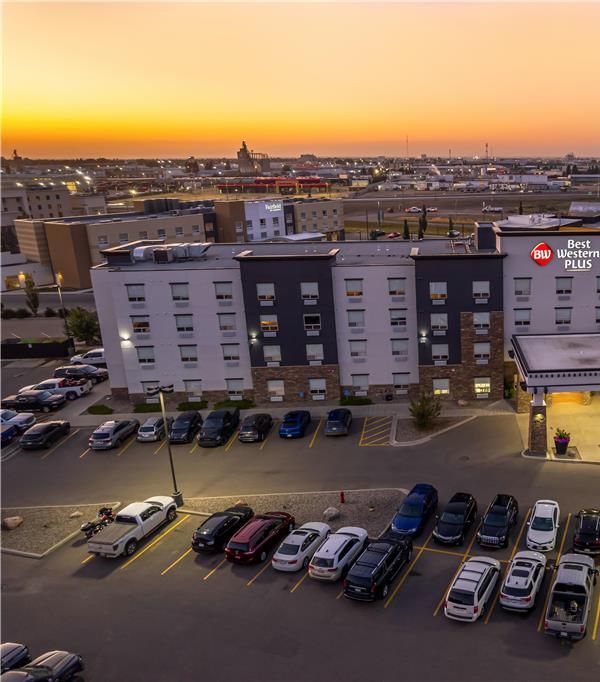 Best Western Plus Service Inn & Suites - Lethbridge