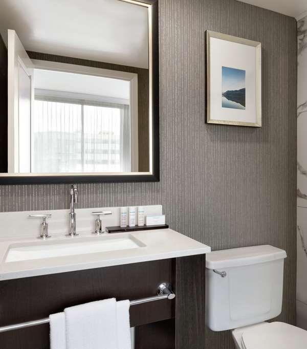 Embassy Suites By Hilton Montreal Airport - Pointe-Claire
