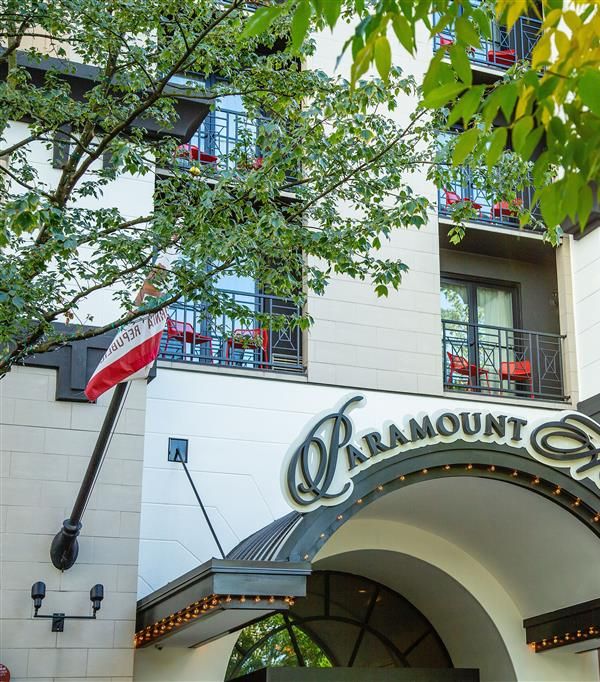 The Paramount Hotel - Gladstone, OR