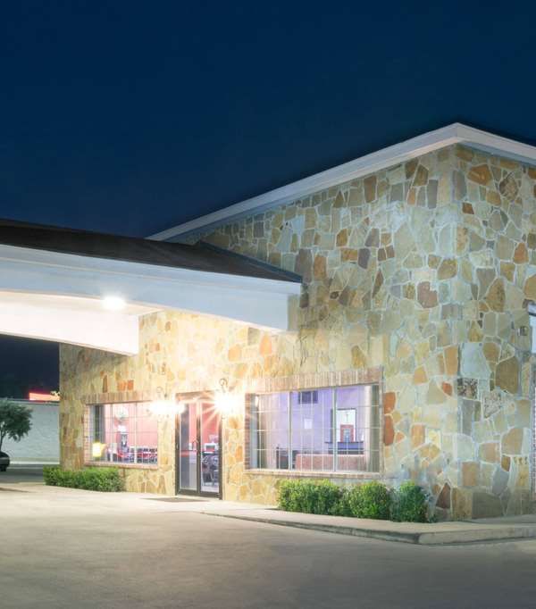 Super 8 By Wyndham San Antonio Near Fort Sam Houston - San Antonio, TX