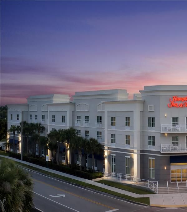Hampton Inn & Suites Vero Beach Downtown - Vero Beach, FL