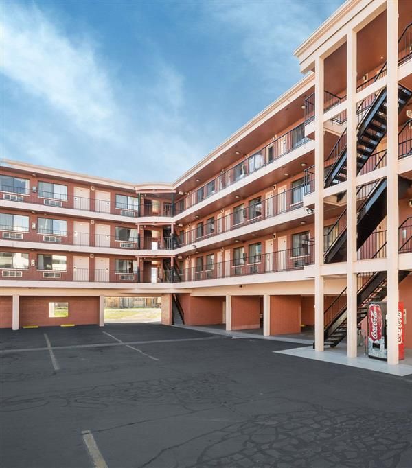 Travelodge By Wyndham Reno Downtown - Reno, NV