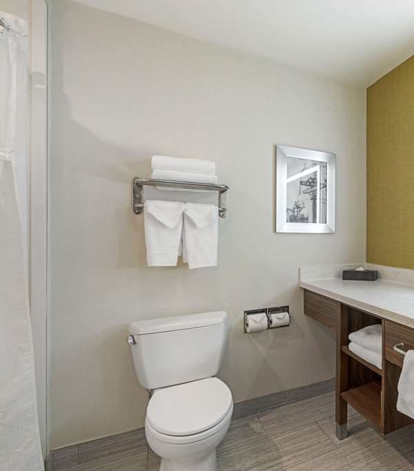 Best Western Plus Gardena Inn & Suites - Gardena, CA