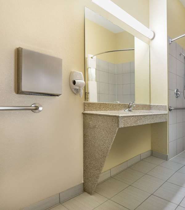 Days Inn By Wyndham Baytown East - Baytown, TX