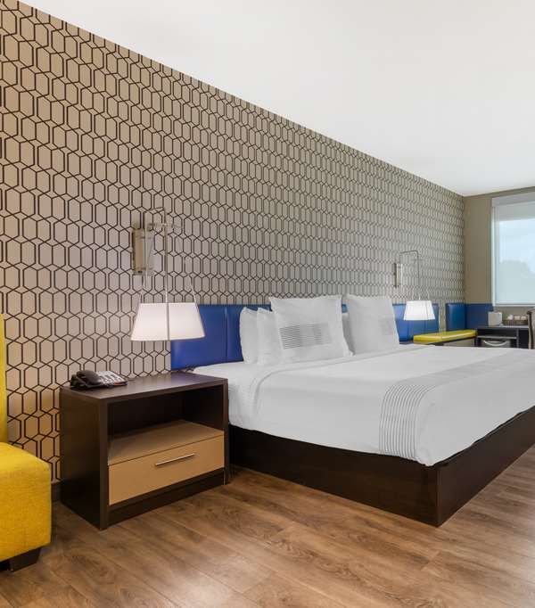 Glō Best Western Dallas South Desoto - Lancaster, TX