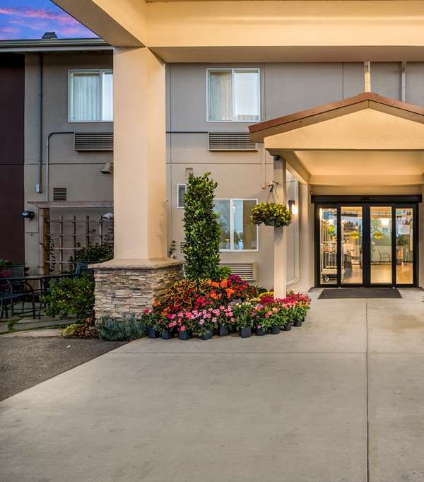 Red Lion Inn And Suites Sequim - Sequim, WA