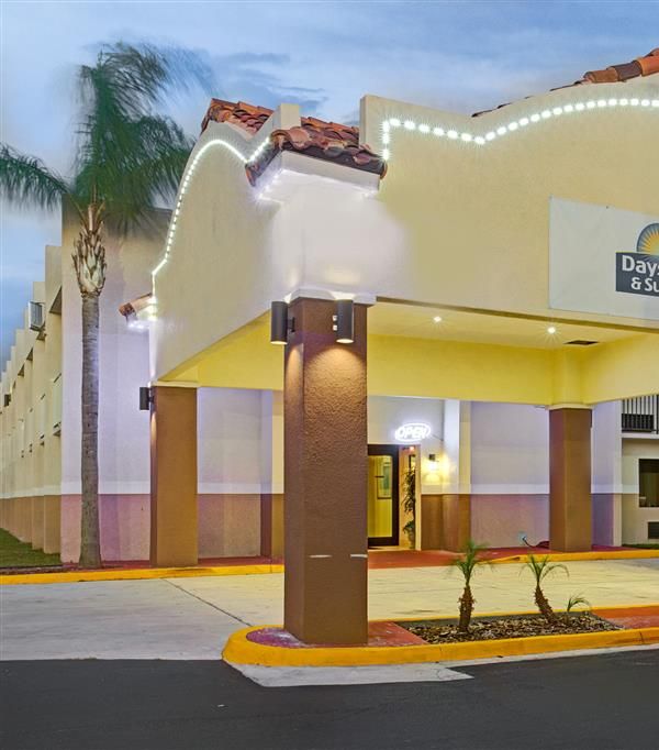 Days Inn & Suites By Wyndham Tampa/fairground/casino Area - Tampa, FL