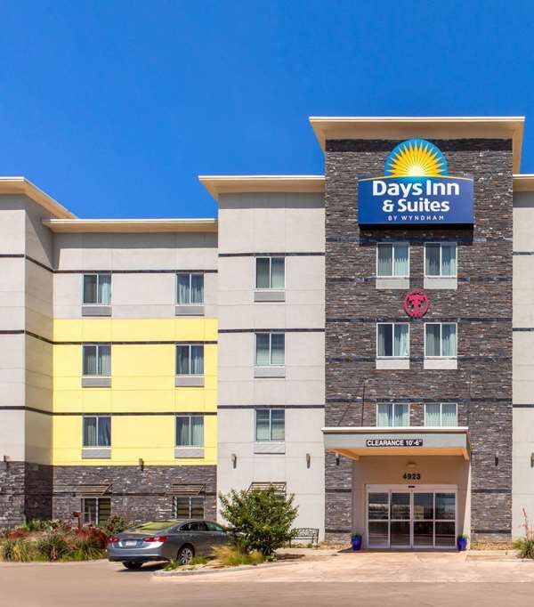 Days Inn & Suites By Wyndham Lubbock Medical Center - Lubbock, TX