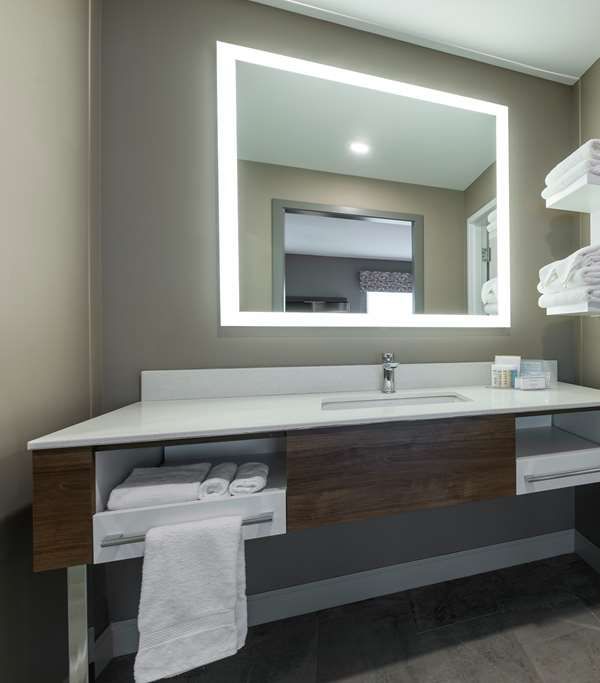 Hampton Inn & Suites By Hilton Charlottetown Pei - Charlottetown