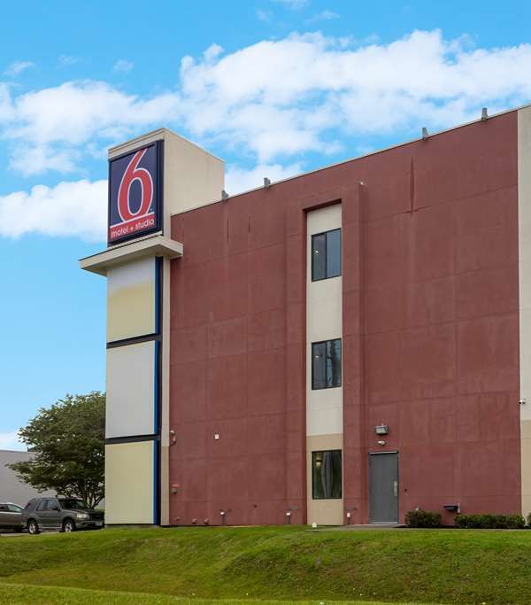 Motel 6 Texas City I-45 South - Galveston, TX