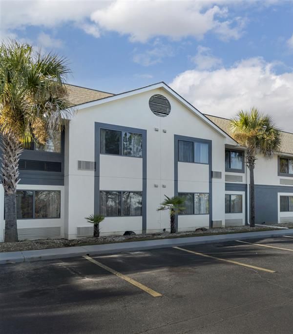 Comfort Inn & Suites - Near Robins Air Force Base Main Gate - Warner Robins, GA