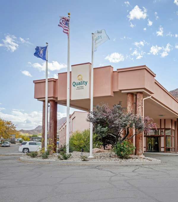 Quality Suites Moab Near Arches National Park - Moab, UT