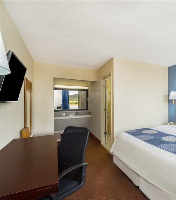 Days Inn By Wyndham Statesville - Statesville, NC