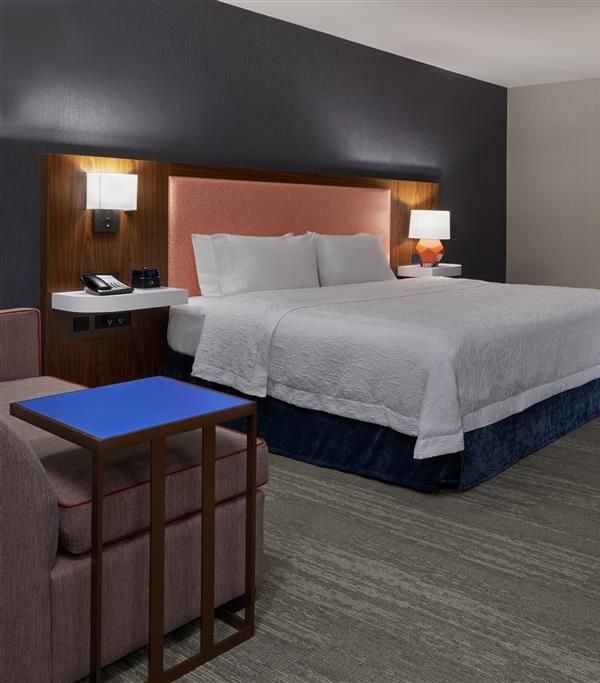 Hampton Inn & Suites By Hilton Montreal-dorval - Pointe-Claire