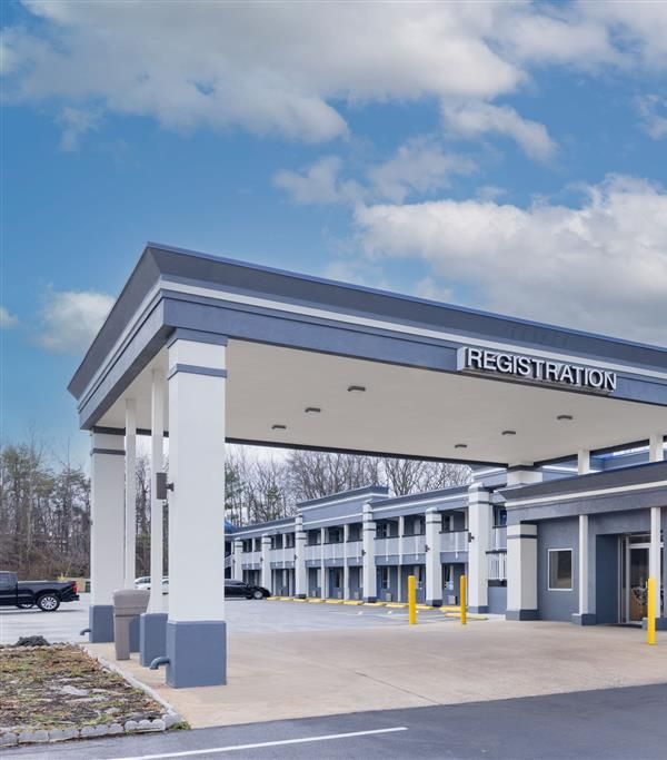 Days Inn By Wyndham Fredericksburg North - Fredericksburg, VA