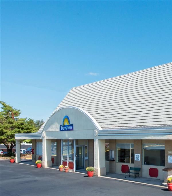 Days Inn By Wyndham Frankfort - Frankfort, KY