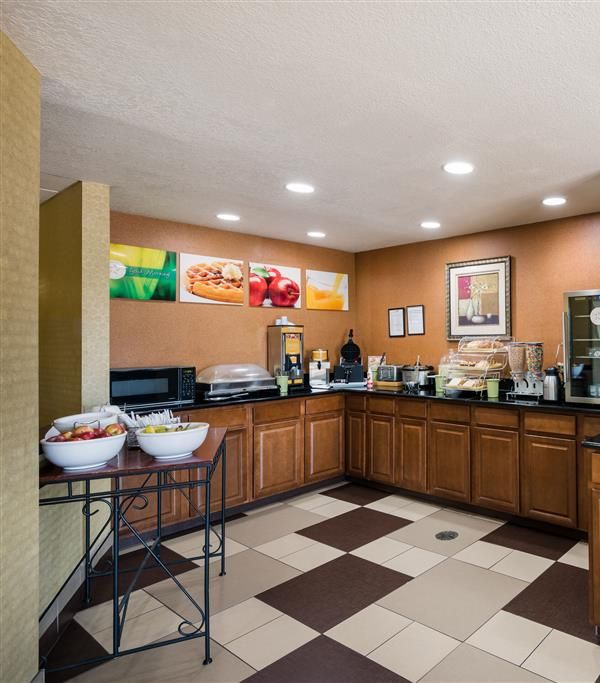 Quality Inn Des Moines North - Des Moines, IA