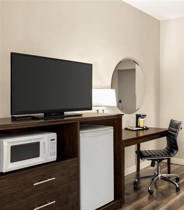 Super 8 By Wyndham Sarnia On - Port Huron, MI