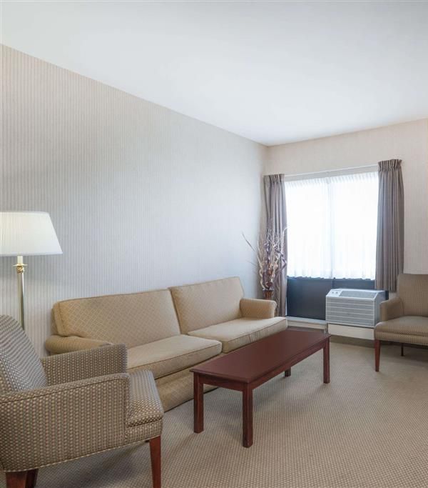 Ramada By Wyndham St. Johns - St. John's