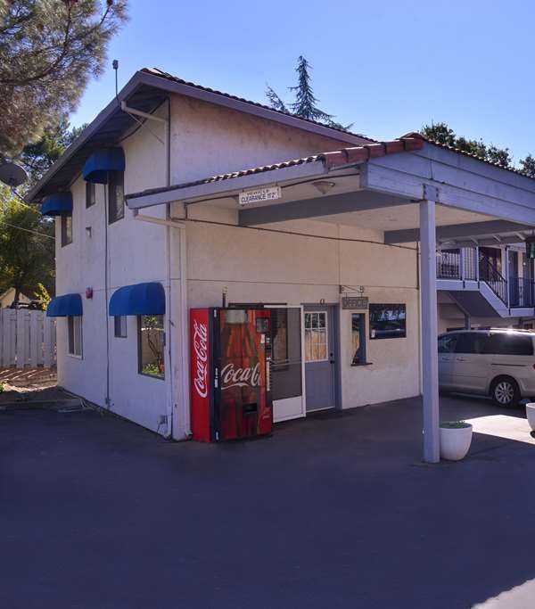 Americas Best Value Inn & Suites Clearlake Wine Country - Clearlake, CA