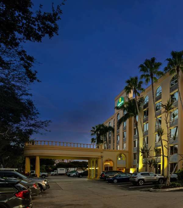 La Quinta Inn & Suites By Wyndham West Palm Beach Airport - Palm Beach, FL