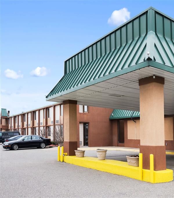 Travelodge By Wyndham Sturgis - Sturgis, MI