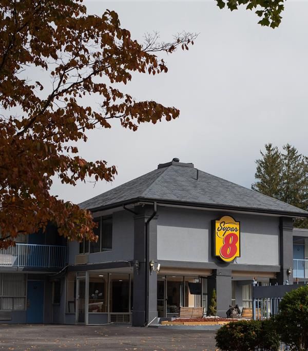 Super 8 By Wyndham Black Mountain - Black Mountain, NC