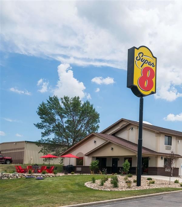 Super 8 By Wyndham Spirit Lake/okoboji - Okoboji, IA