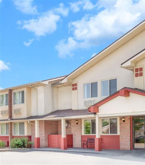 Super 8 By Wyndham Kingston - Rhinebeck, NY