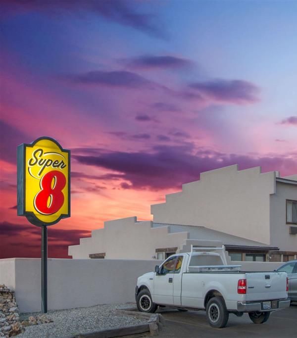 Super 8 By Wyndham Taos - Taos, NM