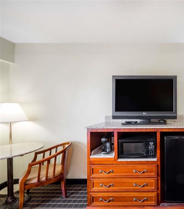 Super 8 By Wyndham Dandridge - Dandridge, TN