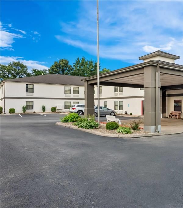 Super 8 By Wyndham Bellefontaine - Indian Lake, OH