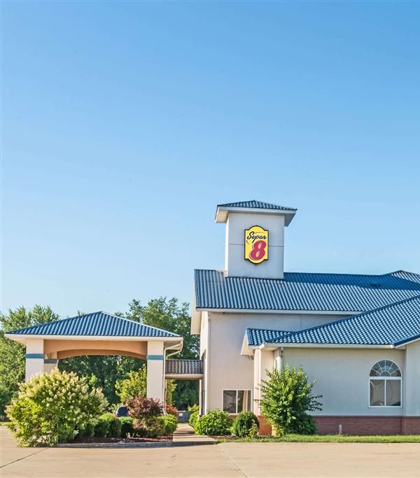 Super 8 By Wyndham Martinsville - 布朗郡