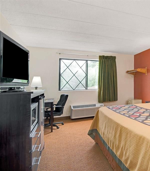 Super 8 By Wyndham Stamford/new York City Area - Stamford, CT