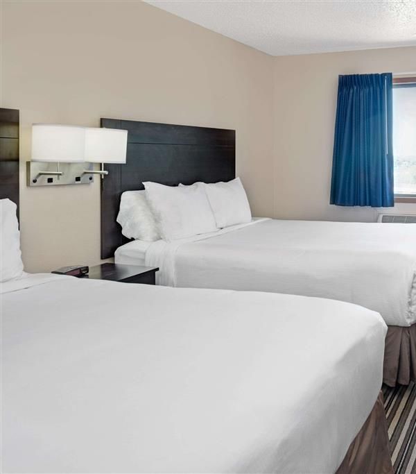 Super 8 By Wyndham Omaha I-80 West - Omaha, NE