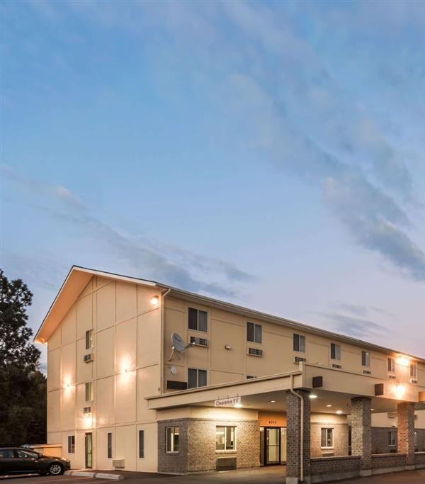 Super 8 By Wyndham Missoula/reserve St. - Missoula, MT