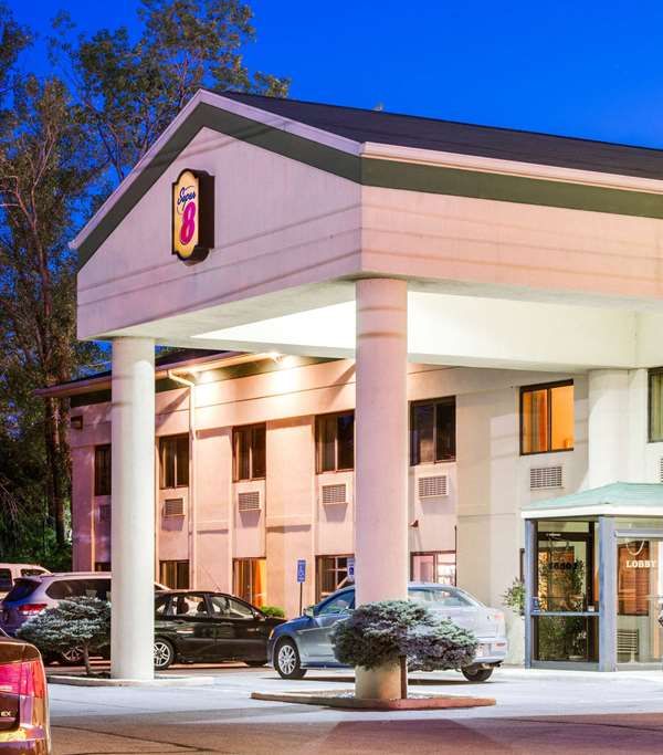 Super 8 By Wyndham Port Clinton - Put-in-Bay, OH