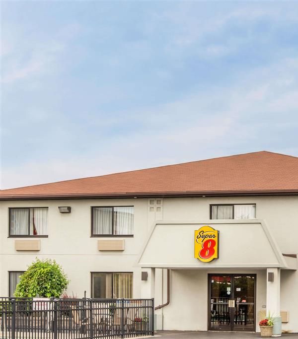 Super 8 By Wyndham Niagara Falls Ny - Niagara Falls, NY