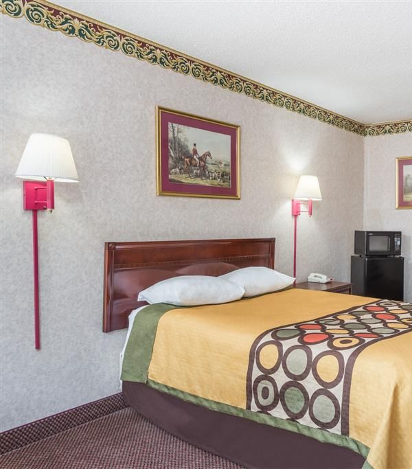 Super 8 By Wyndham Hancock Md - Berkeley Springs, WV
