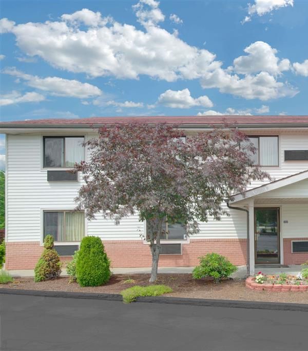 Super 8 By Wyndham Augusta - Gardiner, ME